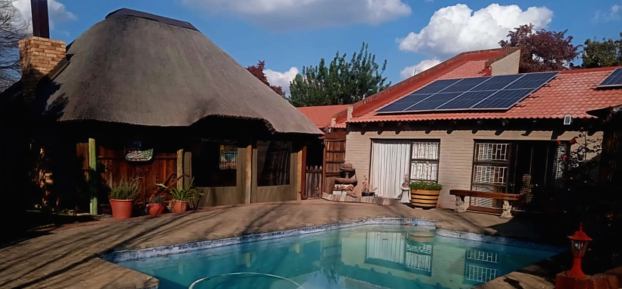 5 Bedroom Property for Sale in Pellissier Free State